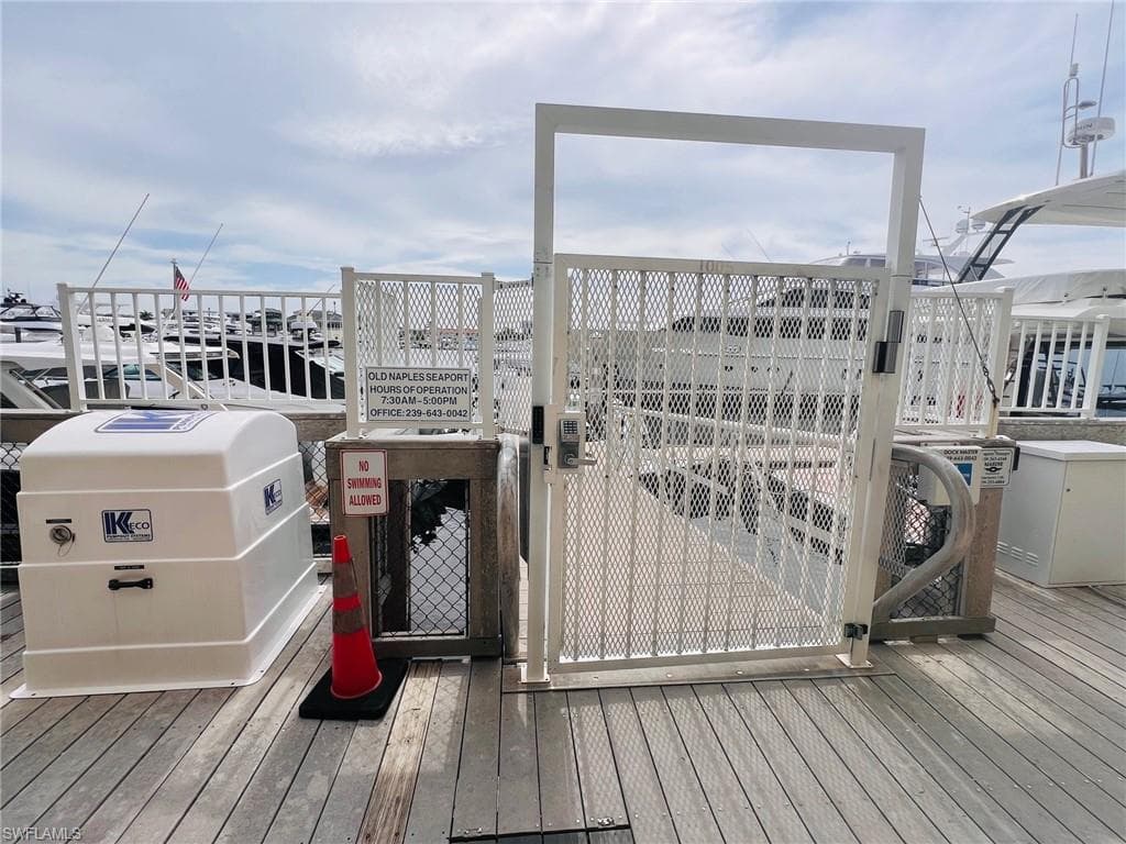 1001 10th Ave S, Naples, FL 34102-2