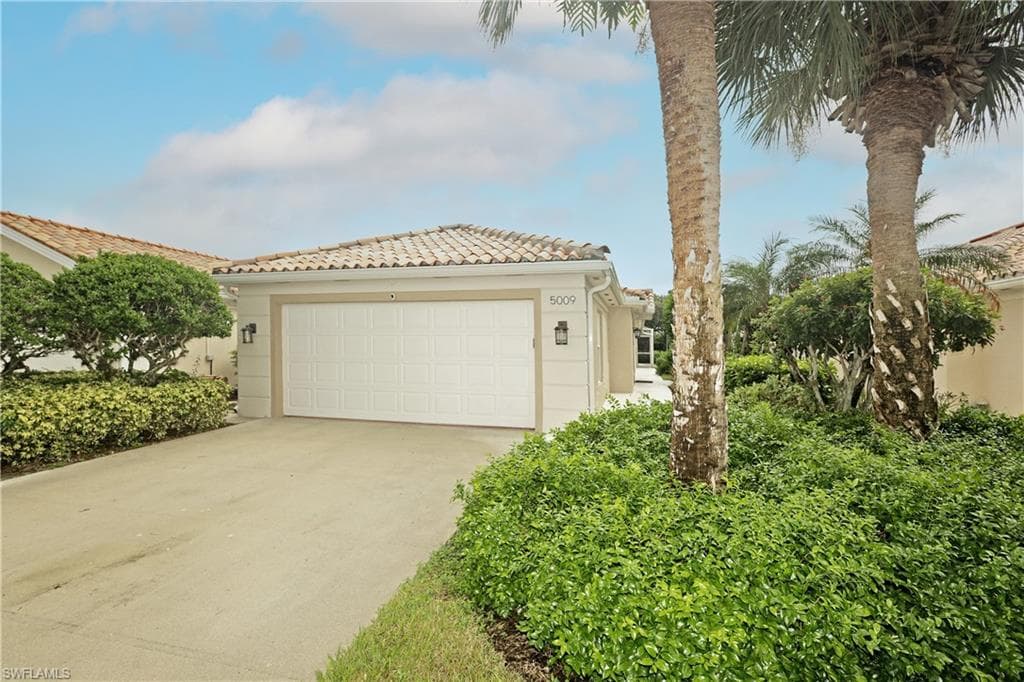 5009 Ventura Ct, Naples, FL 34109-2