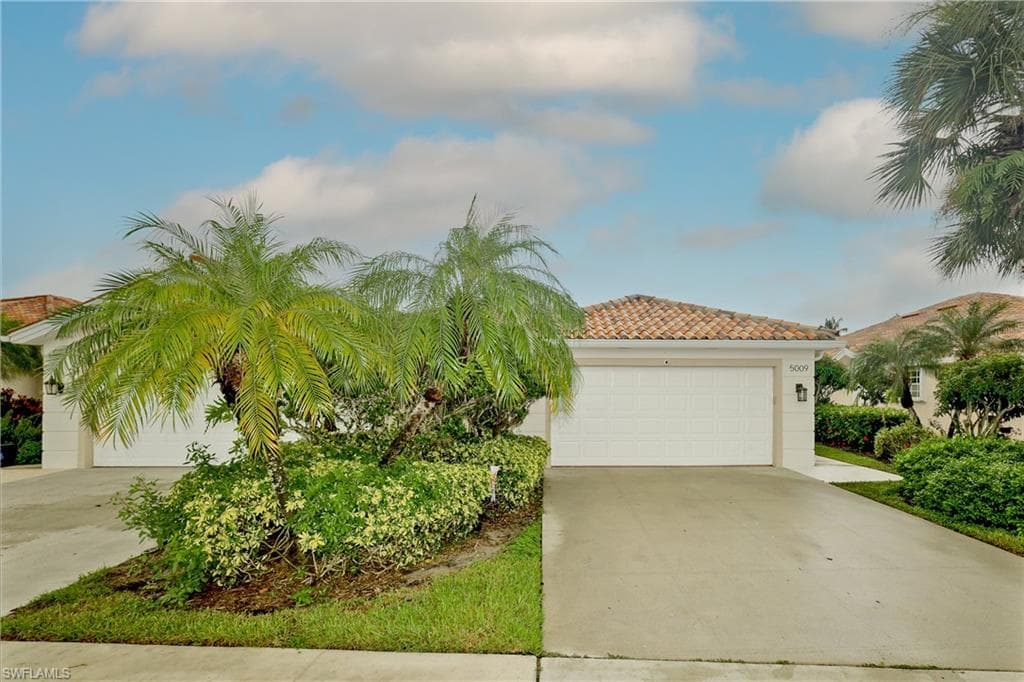 5009 Ventura Ct, Naples, FL 34109-3