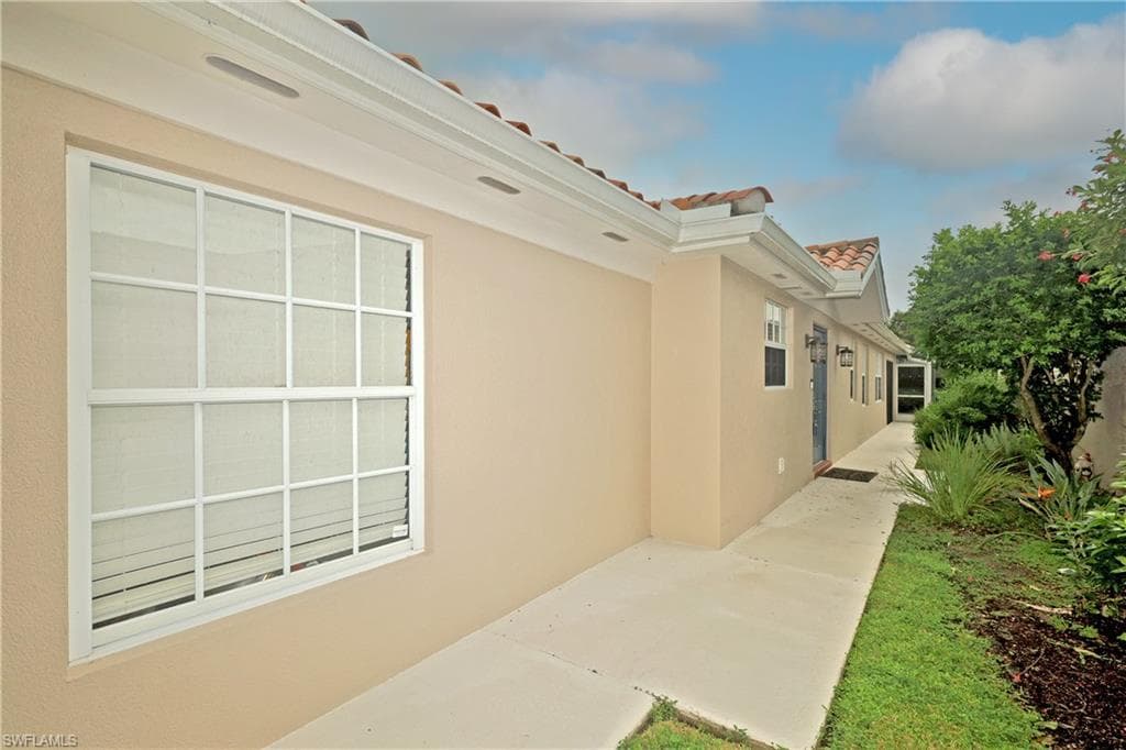 5009 Ventura Ct, Naples, FL 34109-4