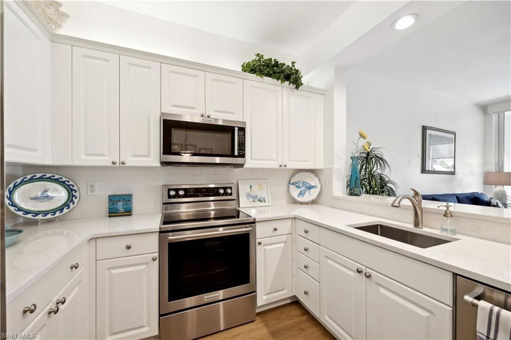 460 Launch Cir 303, Naples, FL 34108-9