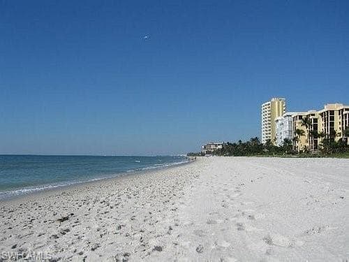 460 Launch Cir 303, Naples, FL 34108-20