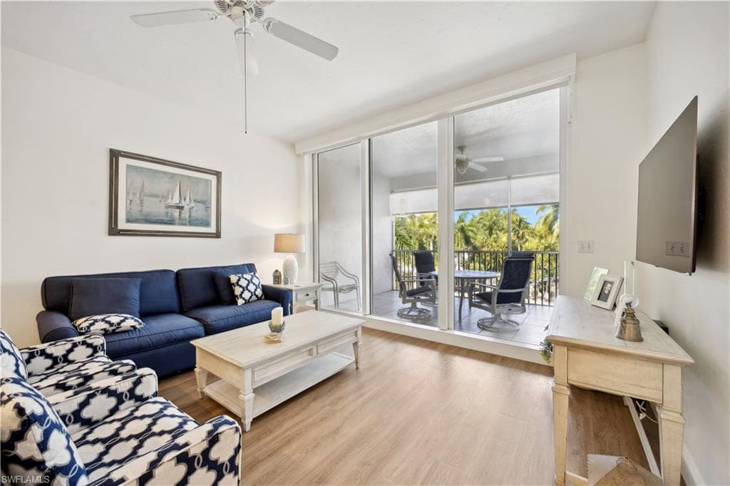 460 Launch Cir 303, Naples, FL 34108-3