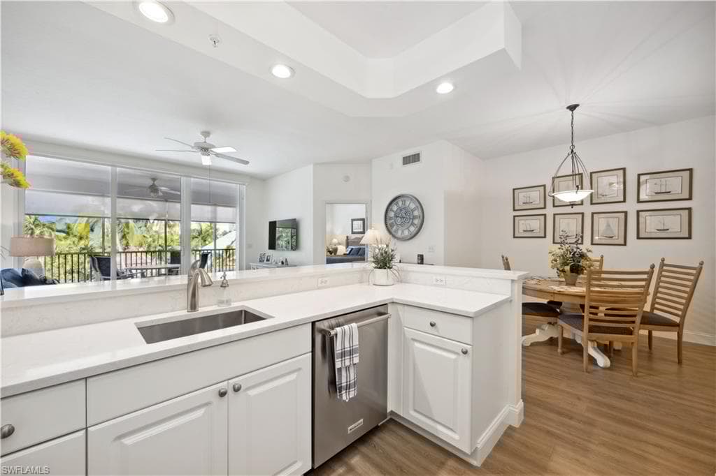460 Launch Cir 303, Naples, FL 34108-8