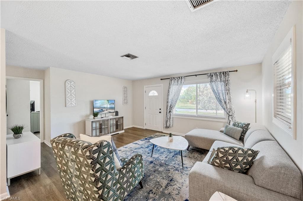 27610 Roslin Dr, Bonita Springs, FL 34135-11