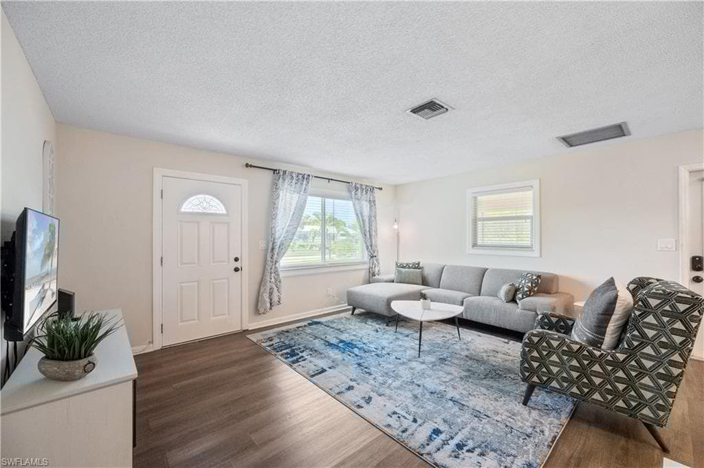 27610 Roslin Dr, Bonita Springs, FL 34135-13