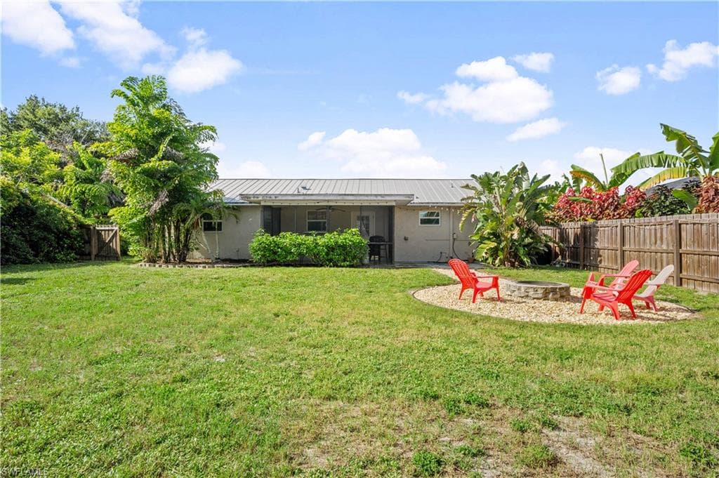 27610 Roslin Dr, Bonita Springs, FL 34135-34