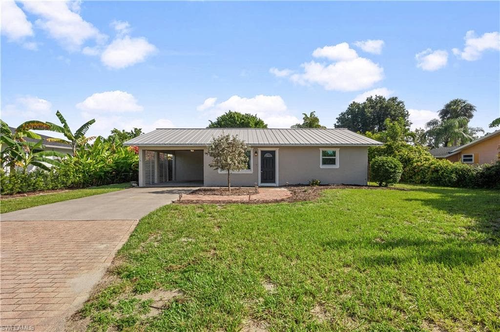27610 Roslin Dr, Bonita Springs, FL 34135-36