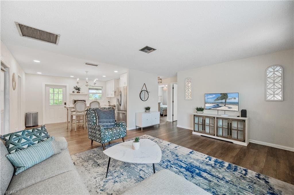 27610 Roslin Dr, Bonita Springs, FL 34135-5