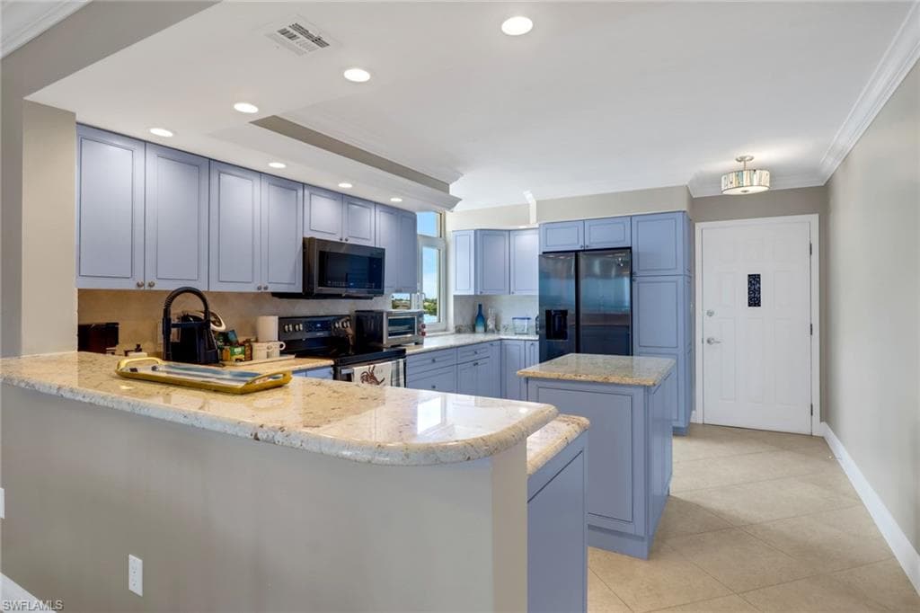 9415 Gulf Shore Dr 402, Naples, FL 34108-10
