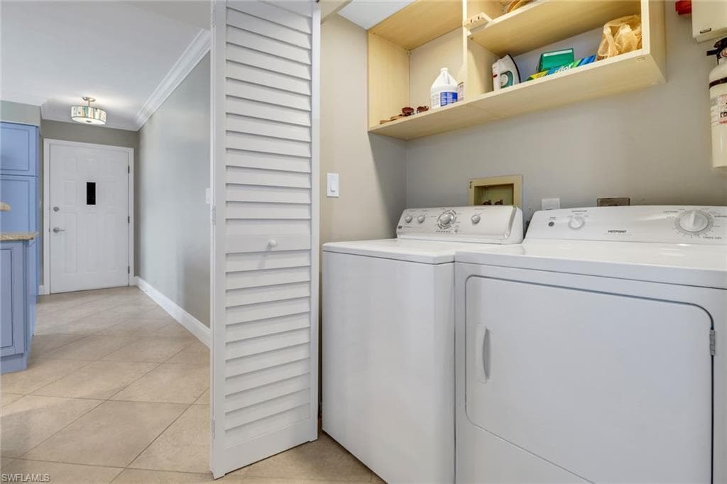 9415 Gulf Shore Dr 402, Naples, FL 34108-16