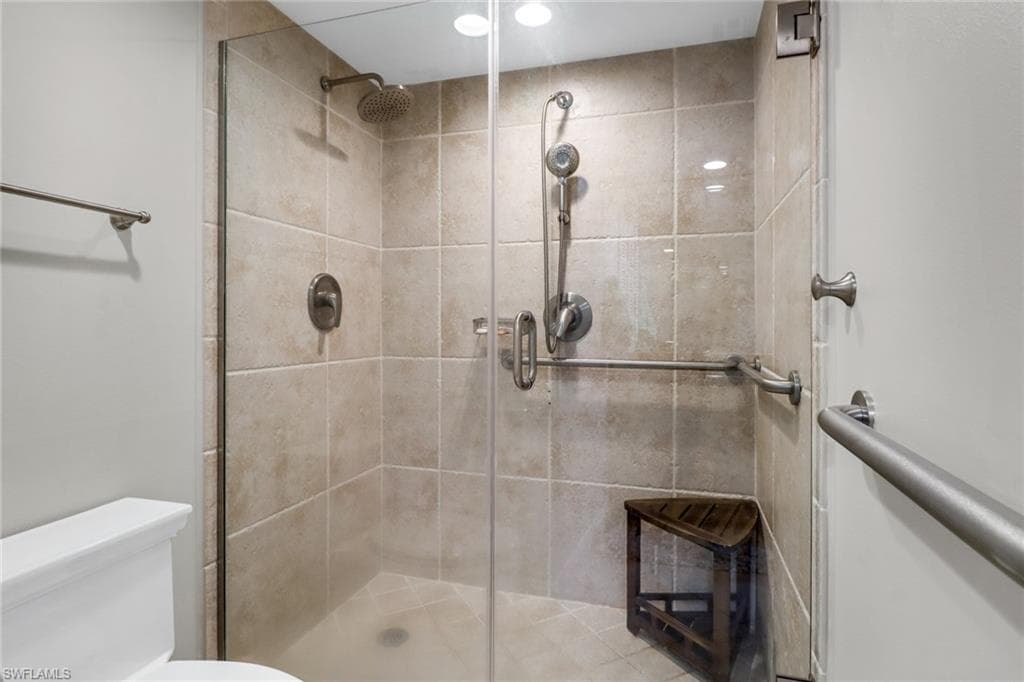 9415 Gulf Shore Dr 402, Naples, FL 34108-21