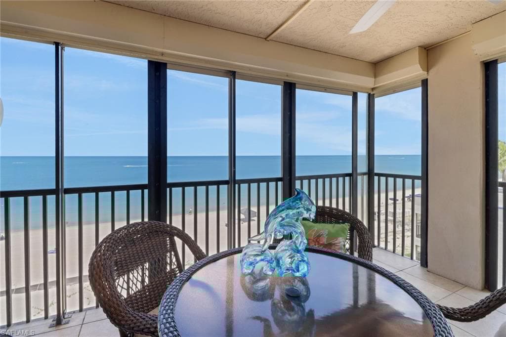9415 Gulf Shore Dr 402, Naples, FL 34108-2