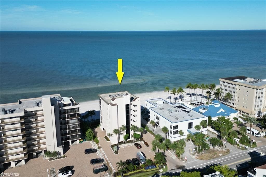 9415 Gulf Shore Dr 402, Naples, FL 34108-3