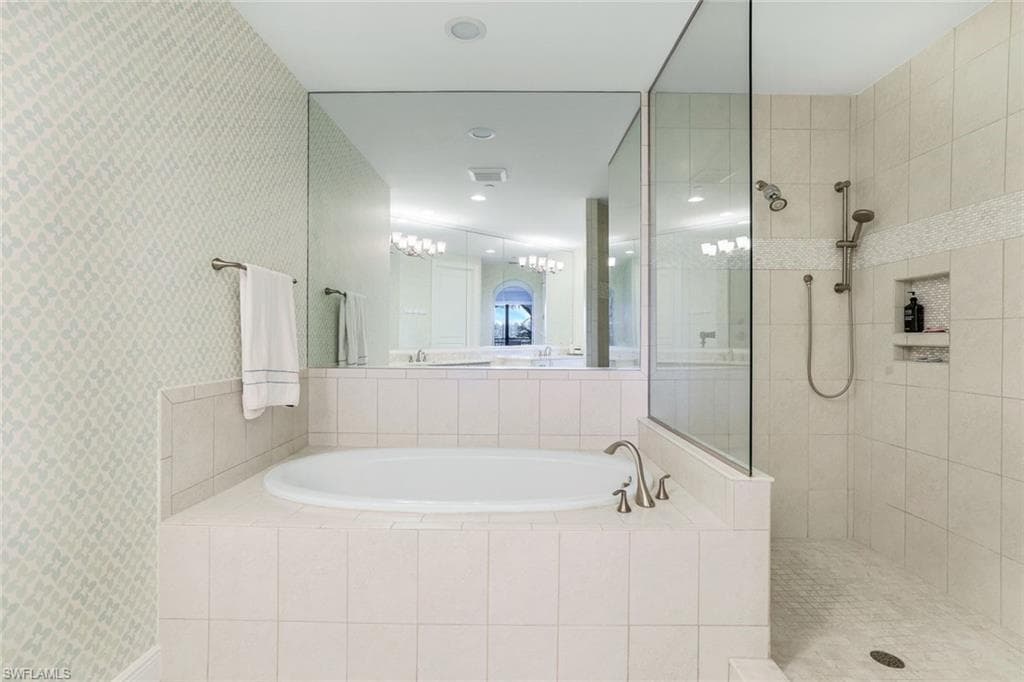 16433 Carrara Way 202, Naples, FL 34110-16