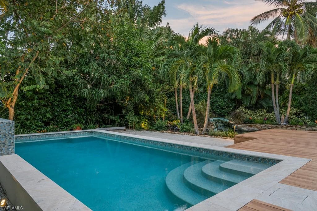 355 7th Ave S, Naples, FL 34102-27