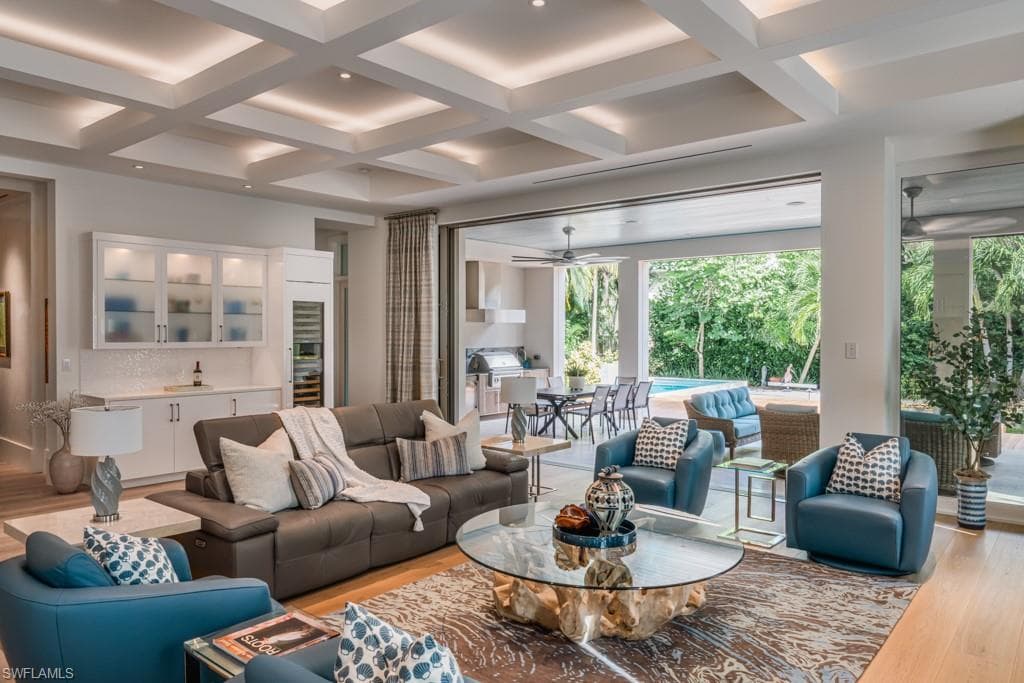 355 7th Ave S, Naples, FL 34102-5