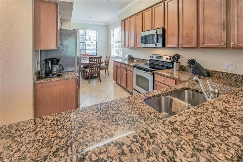 9715 Acqua Ct 111, Naples, FL 34113-6