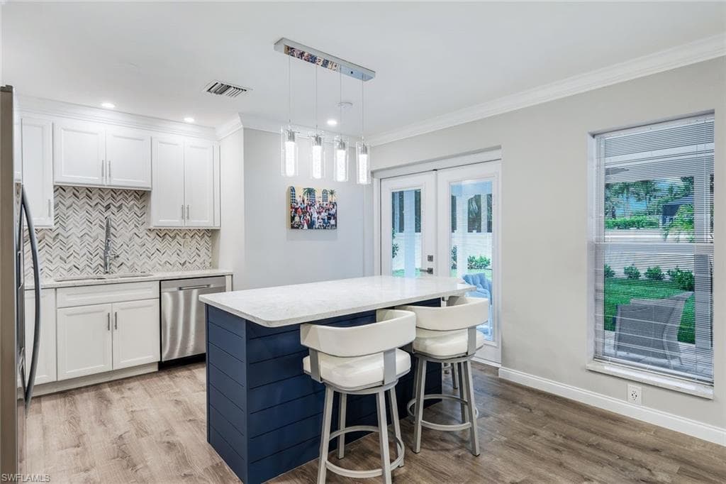 975 22nd Ave N, Naples, FL 34103-9