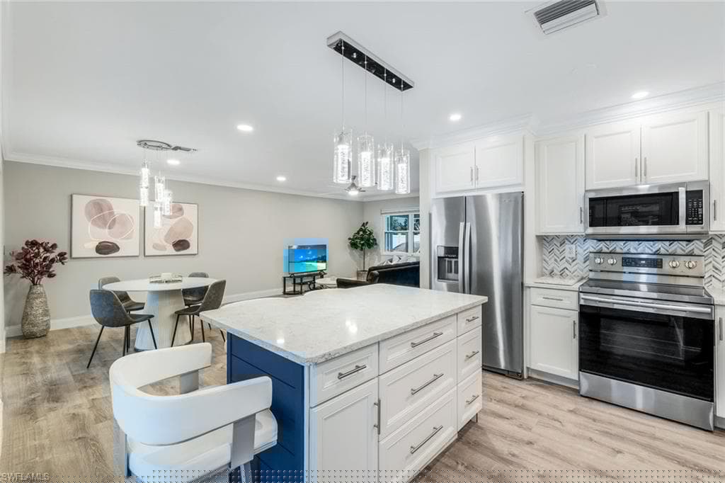 975 22nd Ave N, Naples, FL 34103-11