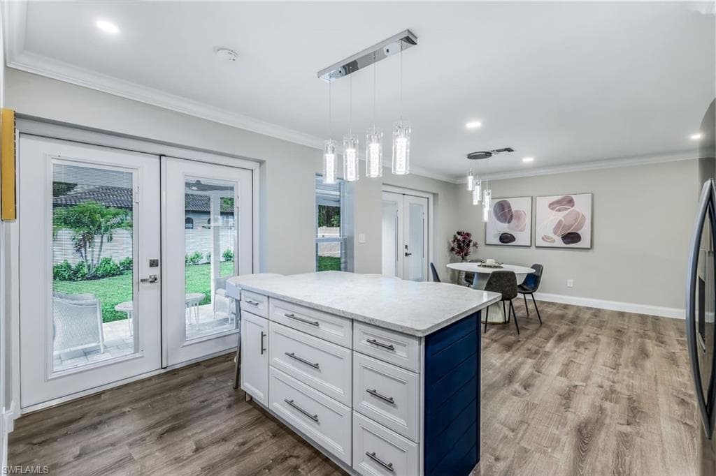 975 22nd Ave N, Naples, FL 34103-12