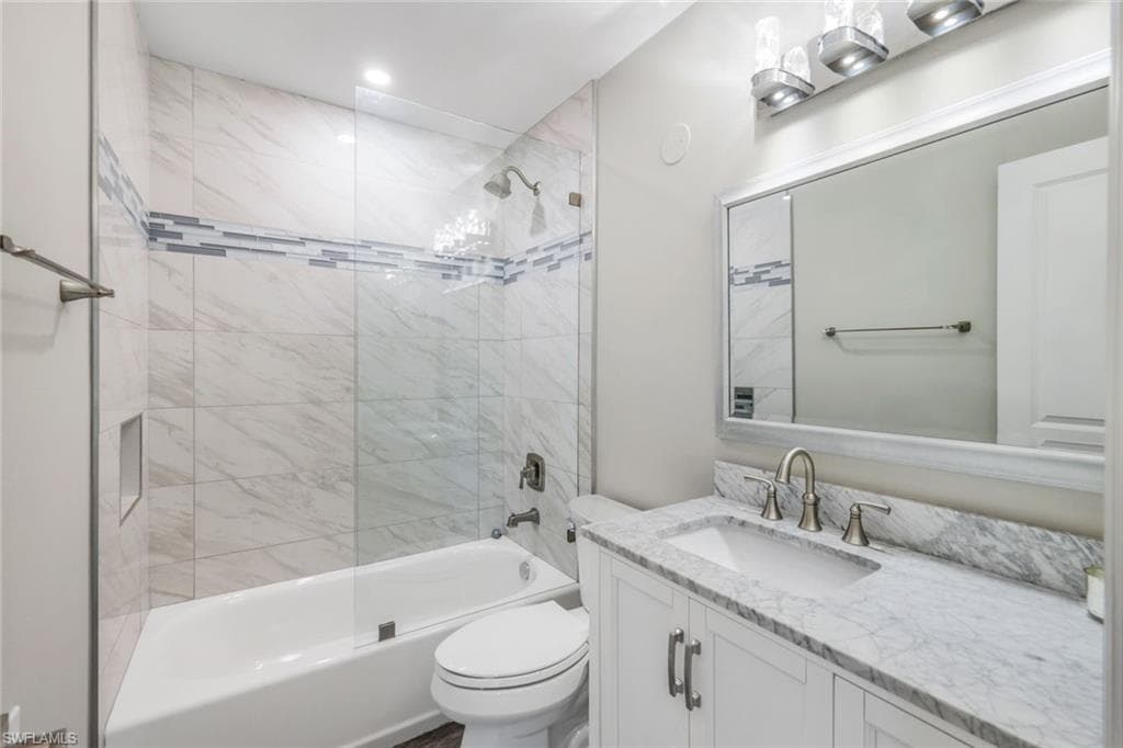 975 22nd Ave N, Naples, FL 34103-18