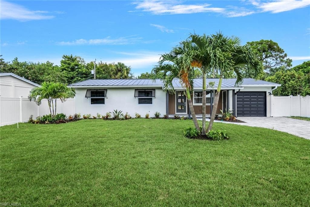 975 22nd Ave N, Naples, FL 34103-1