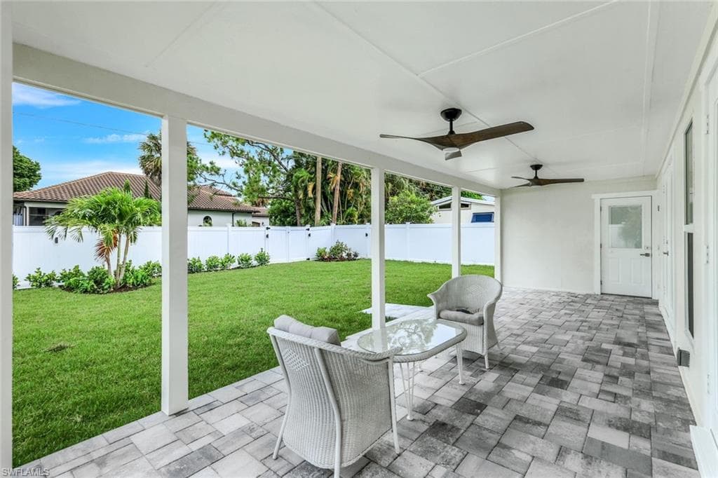 975 22nd Ave N, Naples, FL 34103-24
