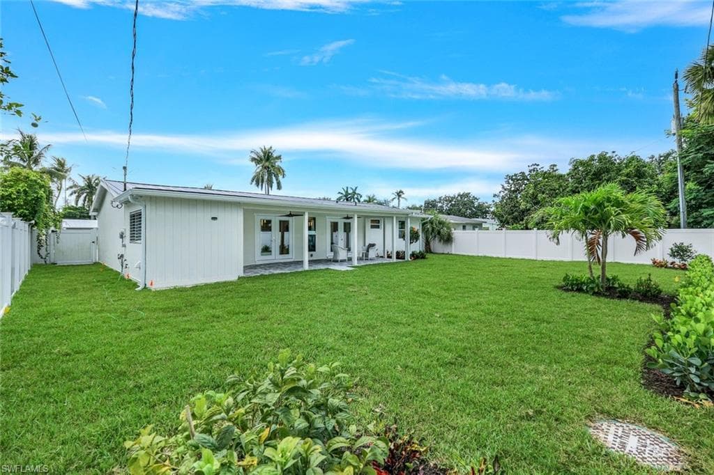 975 22nd Ave N, Naples, FL 34103-26