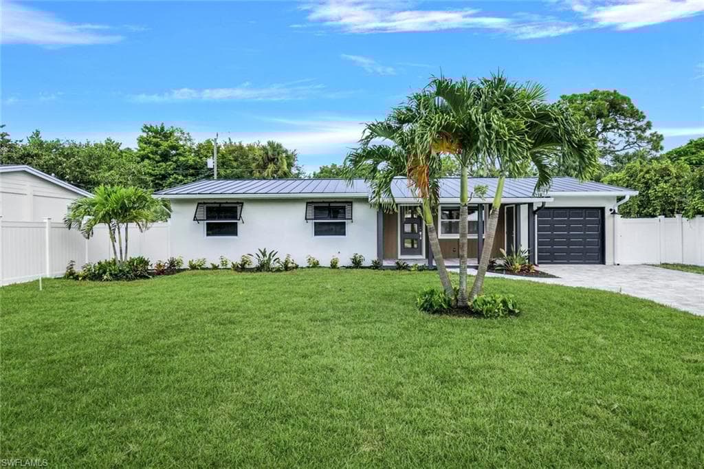 975 22nd Ave N, Naples, FL 34103-2