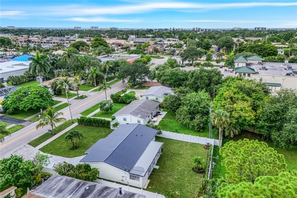 975 22nd Ave N, Naples, FL 34103-30