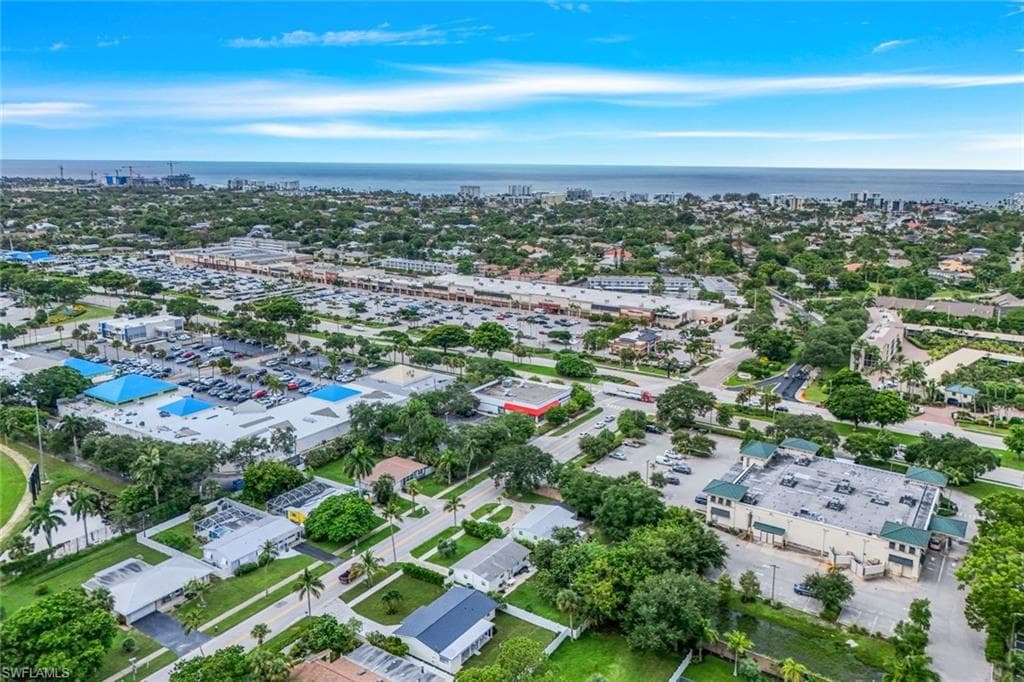 975 22nd Ave N, Naples, FL 34103-31
