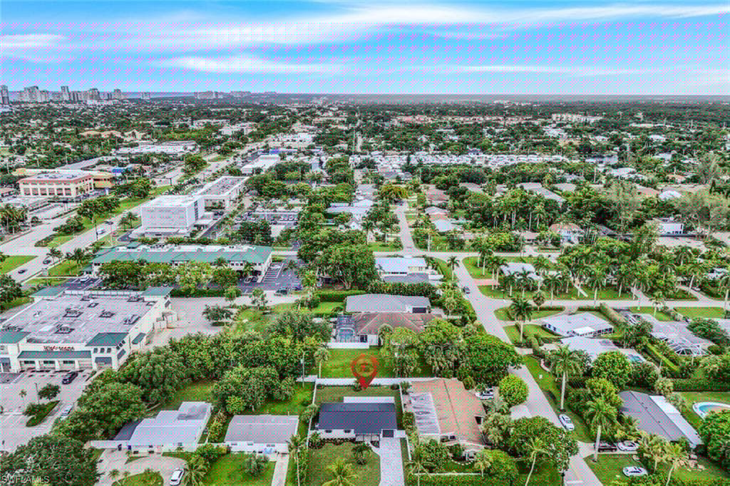 975 22nd Ave N, Naples, FL 34103-33