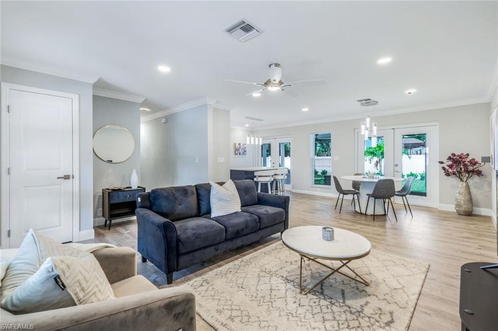 975 22nd Ave N, Naples, FL 34103-7