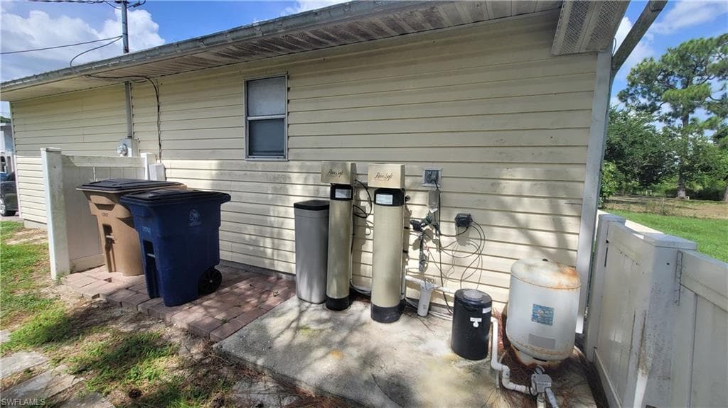 3711 10th St SW, Lehigh Acres, FL 33976-10