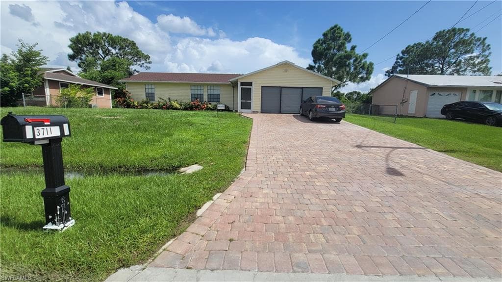 3711 10th St SW, Lehigh Acres, FL 33976-1