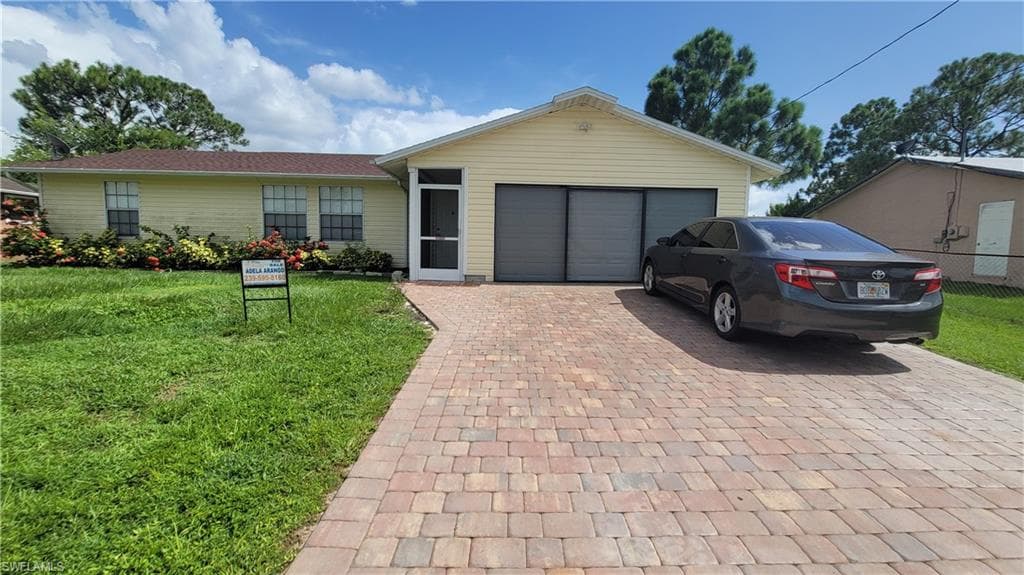 3711 10th St SW, Lehigh Acres, FL 33976-3