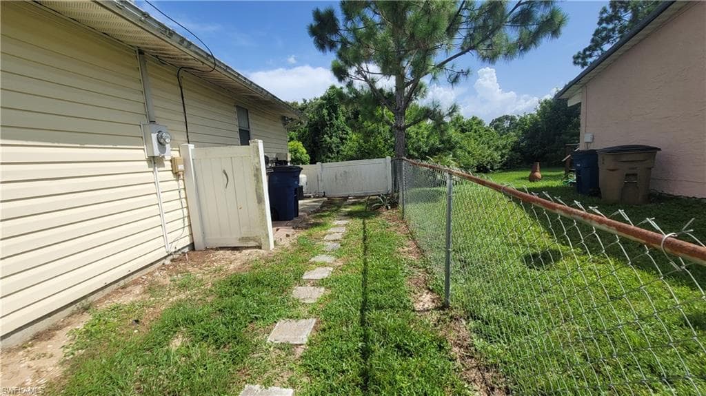 3711 10th St SW, Lehigh Acres, FL 33976-7
