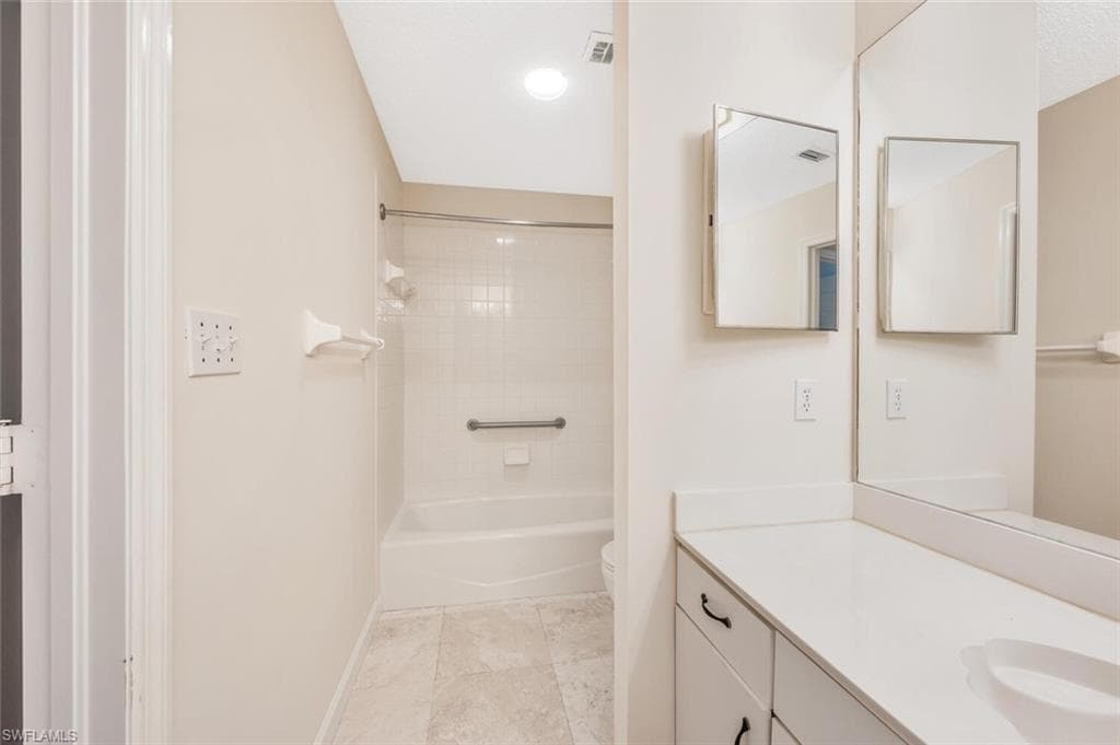 900 Arbor Lake Dr 206, Naples, FL 34110-17