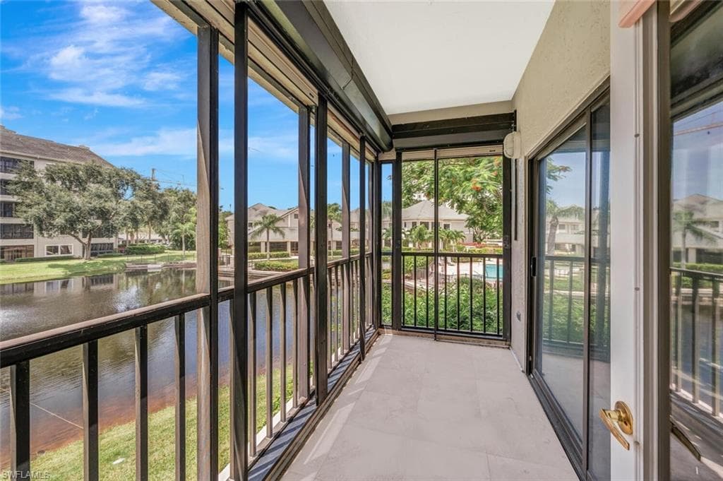 900 Arbor Lake Dr 206, Naples, FL 34110-21