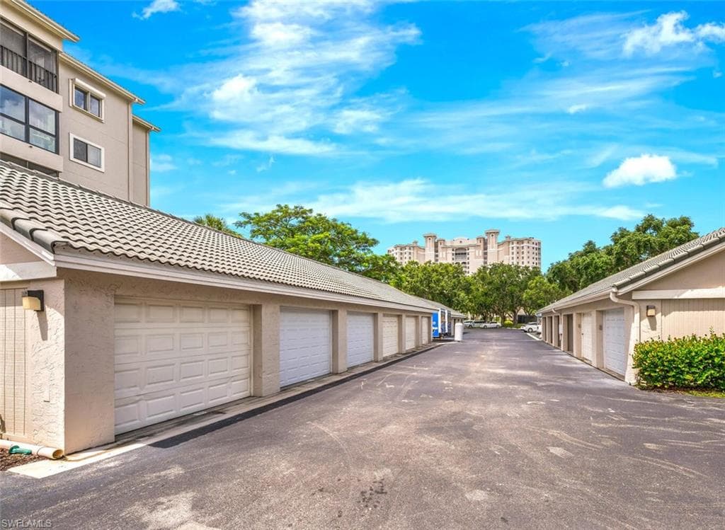 900 Arbor Lake Dr 206, Naples, FL 34110-23