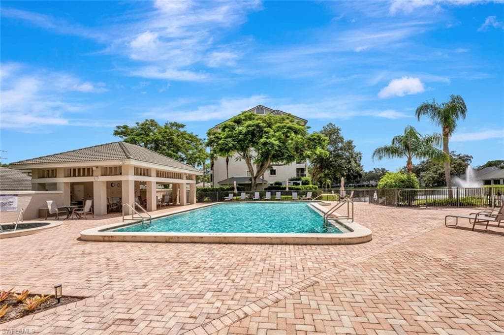 900 Arbor Lake Dr 206, Naples, FL 34110-28