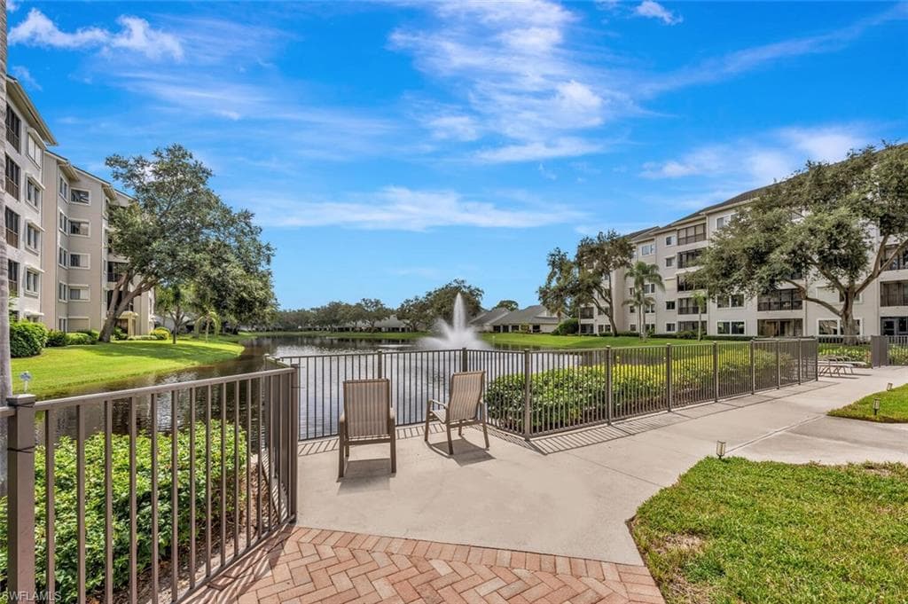 900 Arbor Lake Dr 206, Naples, FL 34110-33