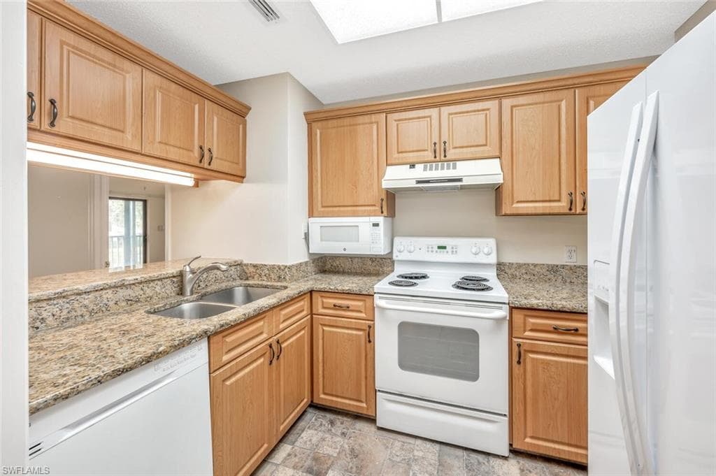 900 Arbor Lake Dr 206, Naples, FL 34110-7