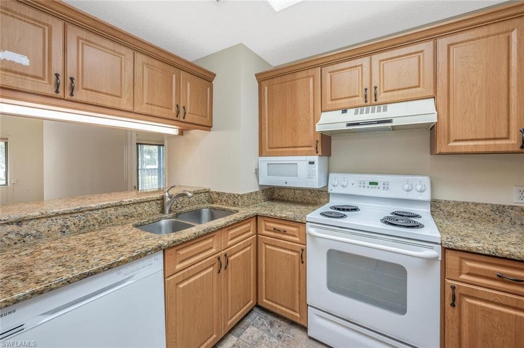 900 Arbor Lake Dr 206, Naples, FL 34110-8
