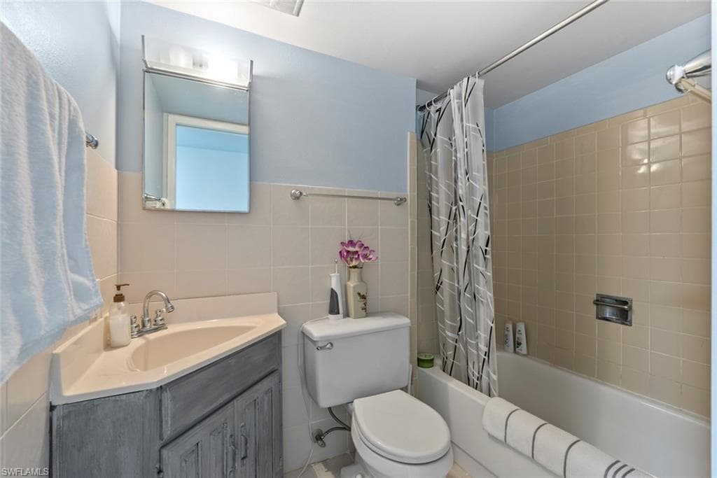 3635 Boca Ciega Dr 302, Naples, FL 34112-21