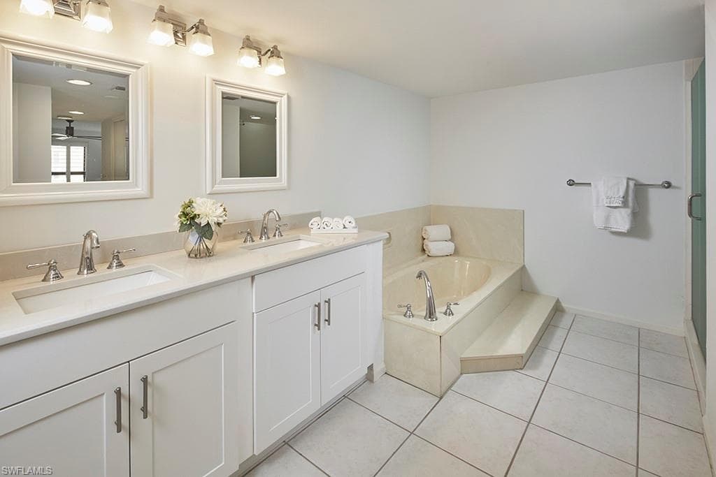 4451 Gulf Shore Blvd N 906, Naples, FL 34103-17