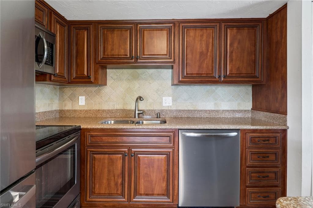1155 Sandpiper St G2, Naples, FL 34102-17