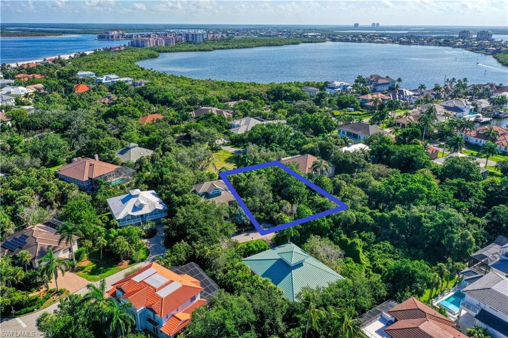 374 Gumbo Limbo Ln, Marco Island, FL 34145-4