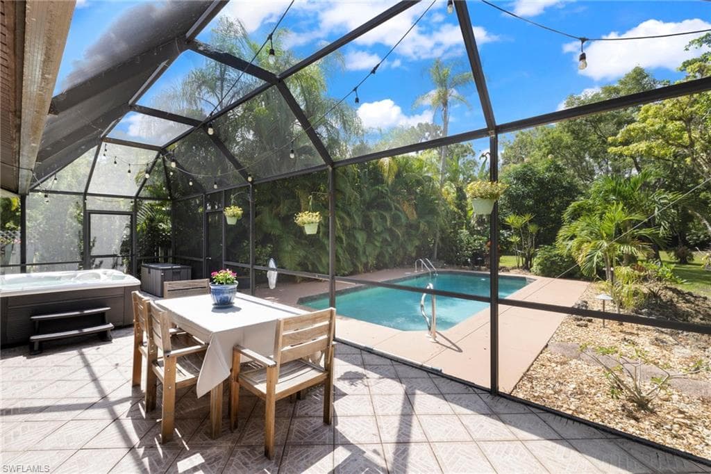 6060 Painted Leaf Ln, Naples, FL 34116-20